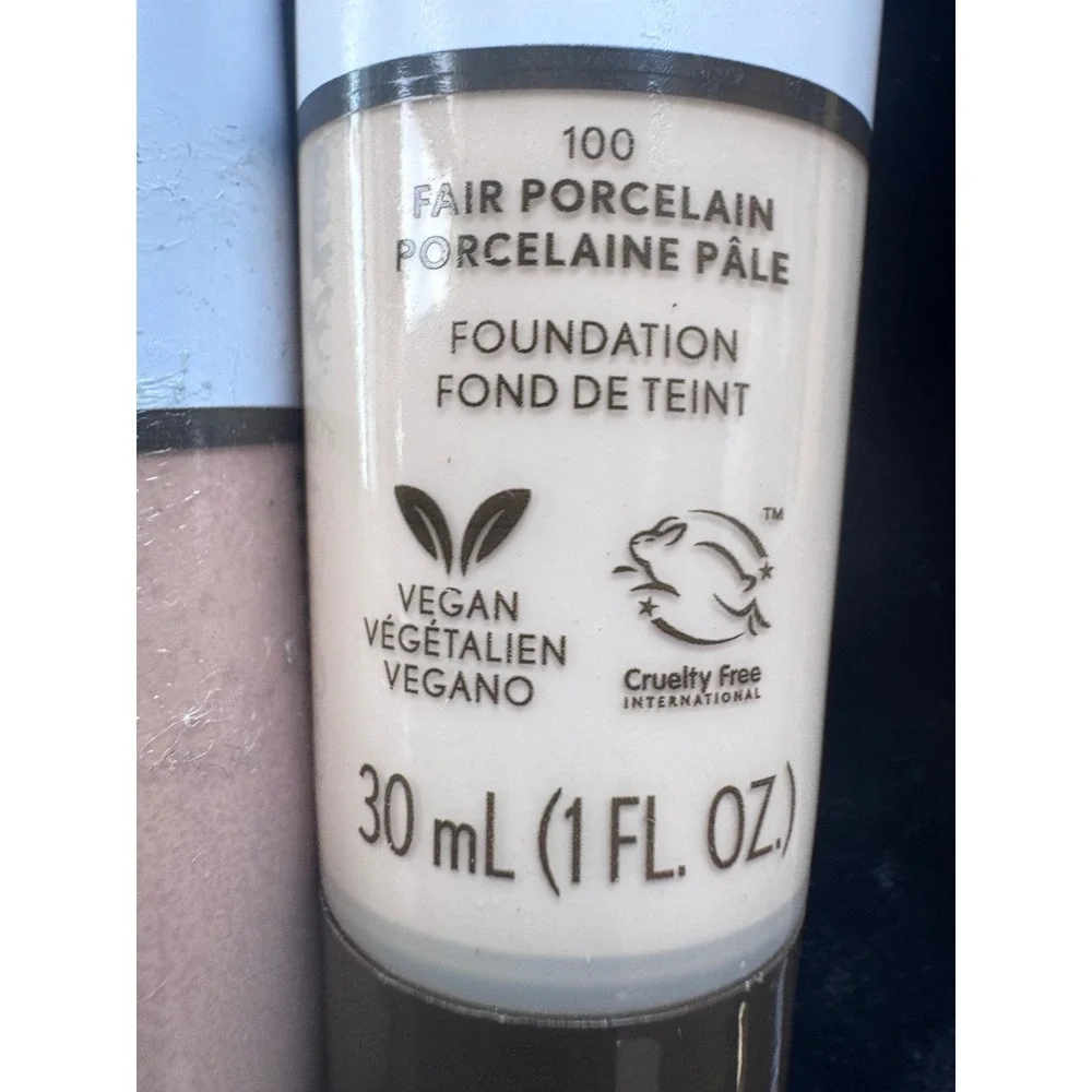 Covergirl Clean Invisible Foundation Vegan 30mL Makeup Artist Lot of 4 Variety